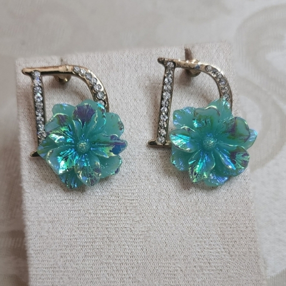 Vintage Jewelry - VINTAGE 90’S RHINESTONE LETTER D EARRINGS WITH IRIDESCENT FLORAL DESIGN PIERCED